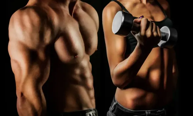 Torso masculino musculoso y mujer levantando pesa. Ilustra la diferencia entre tonificar y ganar masa muscular.